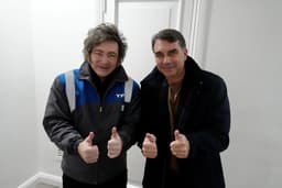 Javier Milei virá ao Brasil para apoiar pré-candidatura de Flávio Bolsonaro