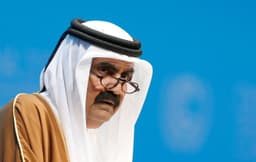 Morre aos 74 anos o xeique Hamad bin Khalifa Al Thani, ex-emir do Catar